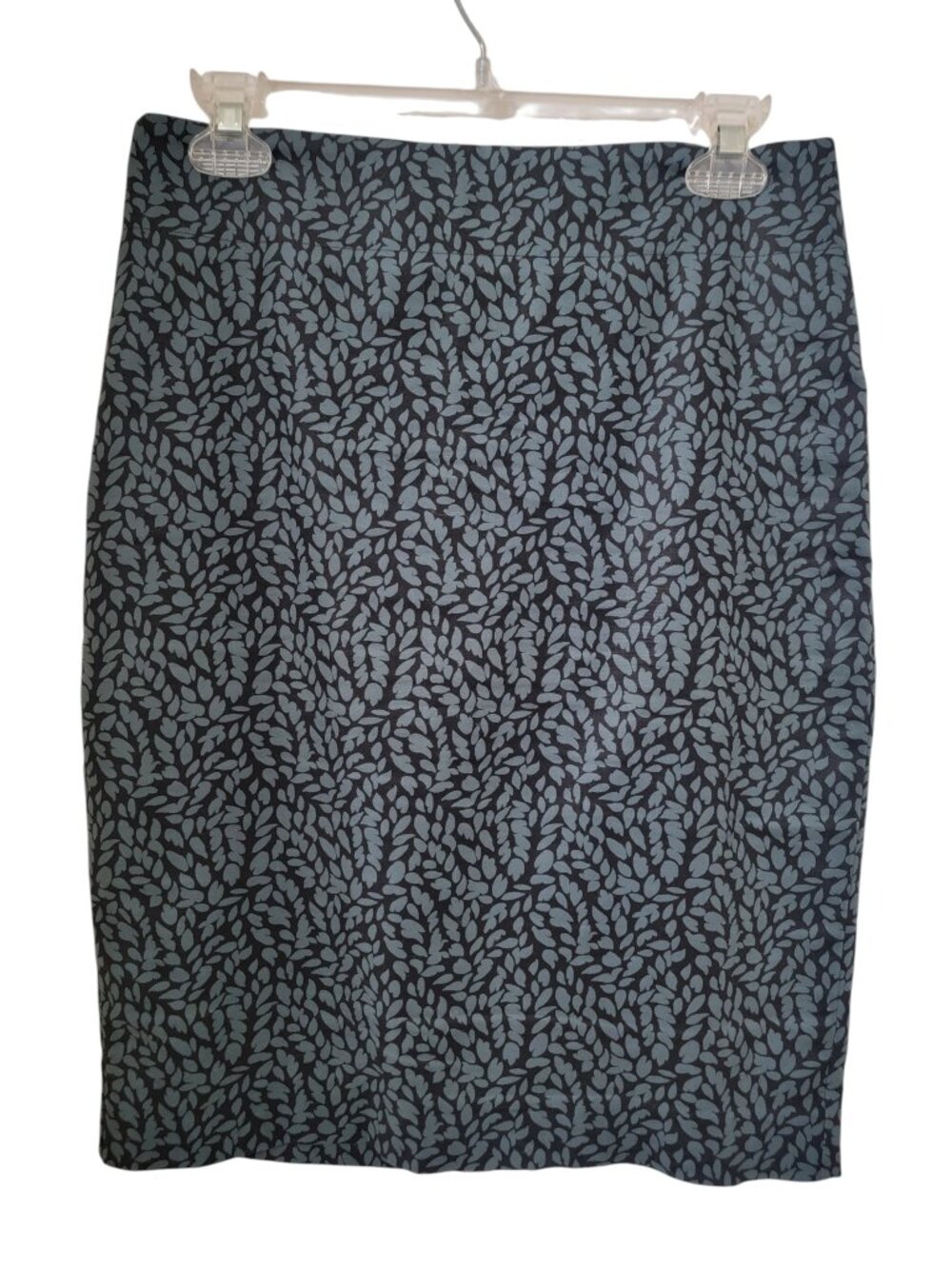 LOFT Size 2 Black with Gray-Blue Leaf Print Pencil Skirt